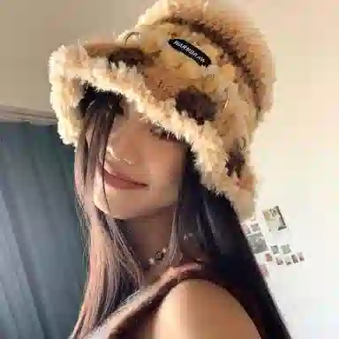 恩僾德 小众设计师高颜值秋冬款钩针毛线帽子韩版朋克针织包显脸小包彩线条撞色复古冷帽 涤纶 渔夫帽 男女同款情侣款