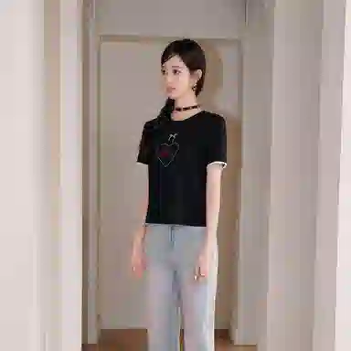 Three Quarters logo T