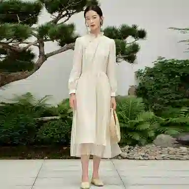 茵曼 新中式斜襟荷叶边长袖连衣裙 杏色