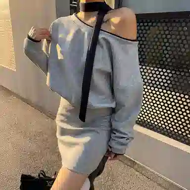 COMMA GIRL