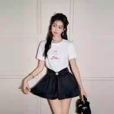 Three Quarters logo T