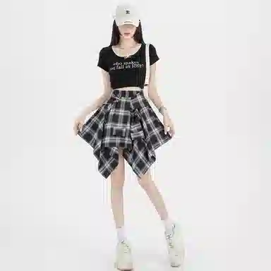 COMMA GIRL A