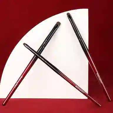 魅女郎  朱釉卧蚕刷