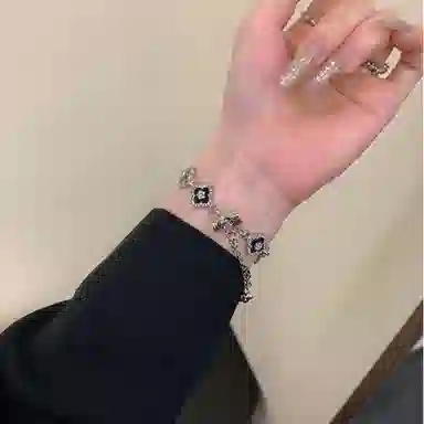 卫欣 苹果适用 手表表带 金属材质 苹果四叶草手链表带男女通用