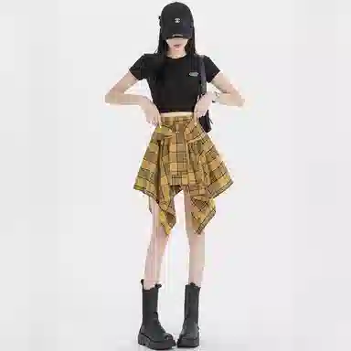 COMMA GIRL A