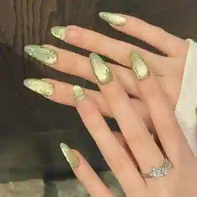 凡泽 春意盎然手绘花  穿戴甲 中梯绿色纯色 猫眼