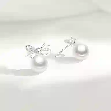 925