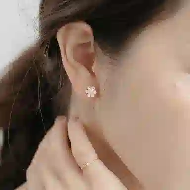 999
