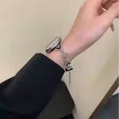 卫欣 苹果适用 手表表带 金属材质 苹果四叶草手链表带男女通用