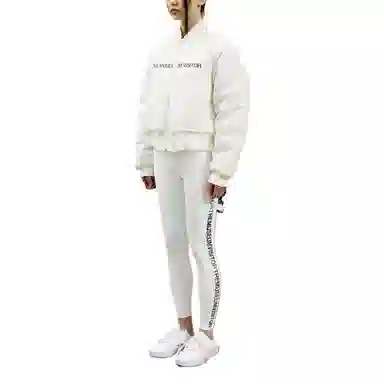 THE MUSEUM VISITOR 23PRE-SPRING