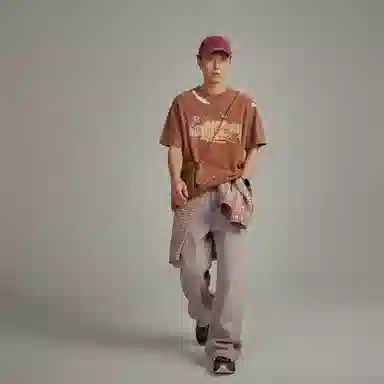 NO ONE ELSE Lacquer Dot Distressed Letter Print Tee