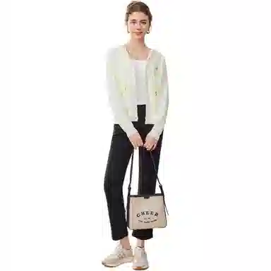 爱依服 纯色连帽开衫简约针织衫 女款 杏