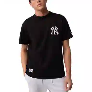 New Era x MLB Yankees Black Tee