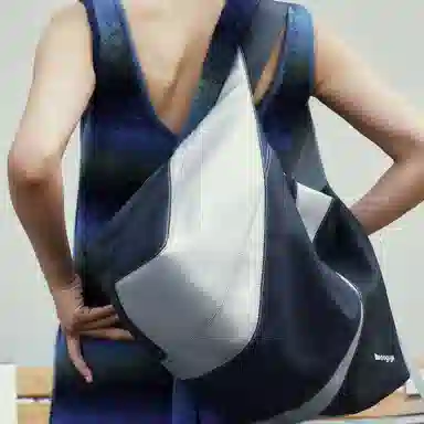 古良吉吉 小众设计师款拼色女包 牛皮 风筝托特包 大容量 女款 牛仔银