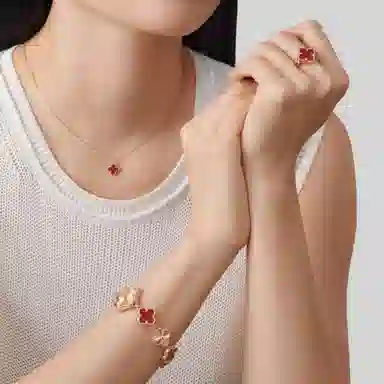 Van Cleef & Arpels Alhambra