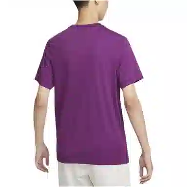 Nike Sportswear Club T