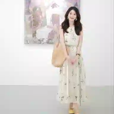茵曼 植物碎花浪漫度假风宽松花苞长裙无袖连衣裙 女款 杏色