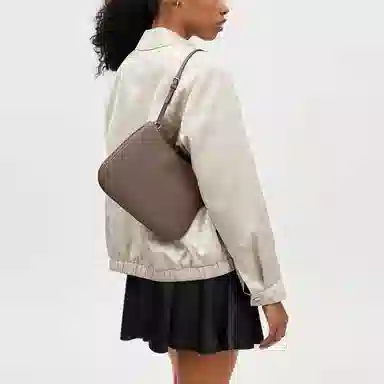 COACH Penelope 27 Logo