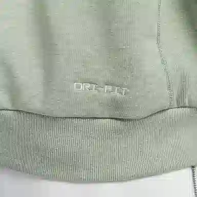 Nike Standard Issue Dri-FIT Horizon Green