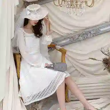 小镇姗姗 纯色蕾丝边方领长袖连衣裙 白色
