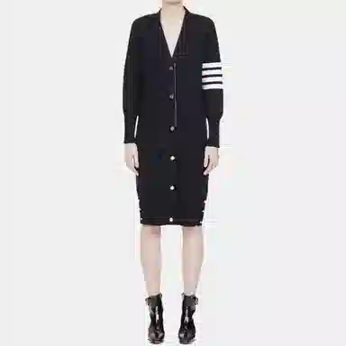THOM BROWNE V