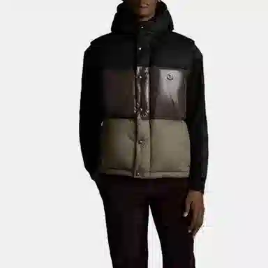 Moncler Aveillan Logo