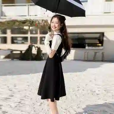 小镇姗姗 纯色吊带无袖连衣裙 黑色