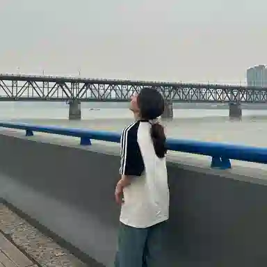 WILLIAM FOXSONS SS24 T