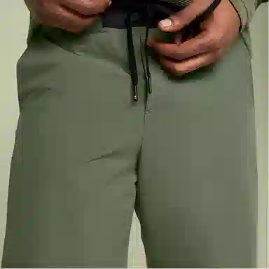 On Running Shorts Green