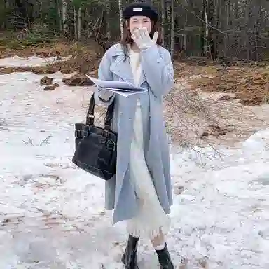 小镇姗姗 纯色单排扣长款大衣 女款