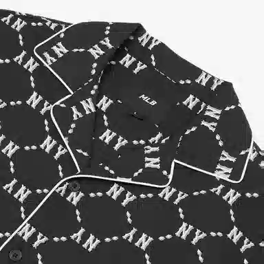 MLB Yankees Logo Black Shirt