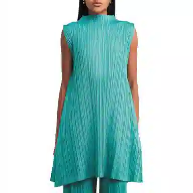 PLEATS PLEASE ISSEY MIYAKE