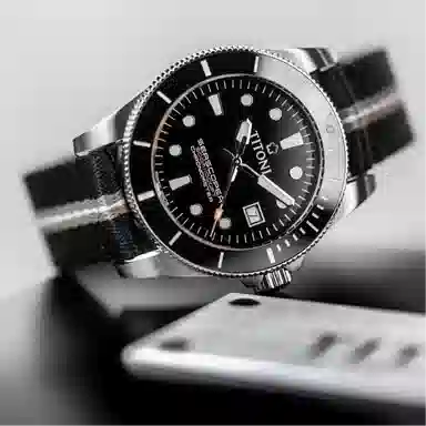 TITONI 300 42mm 83300-SBK-T5-702