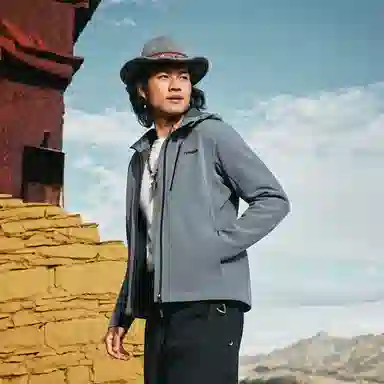 探路者 透湿防风户外运动登山徒步防泼水高弹舒适休闲软壳外套夹克 男款