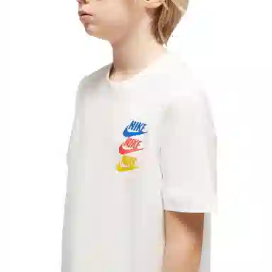 Nike Sportswear Standard Issue T