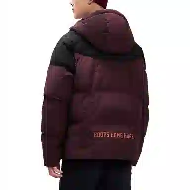 特步 运动生活系列篮球系列 拼接字母拉链连帽舒适透气百搭休闲羽绒服 男款 深菽红/正黑色