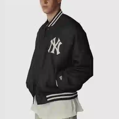 New Era x MLB Yankees Logo Jacket