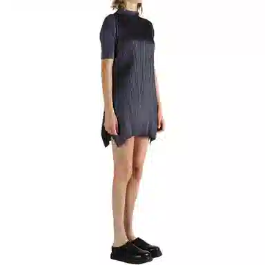 PLEATS PLEASE ISSEY MIYAKE