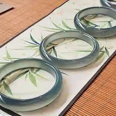 谧月珠宝 中式国潮国风复古典雅 小众设计高级清冷清透轻奢通勤旗袍 精致素净莹润光亮圆条甜蜜饰爱显白 玛瑙 玉石手镯 女款