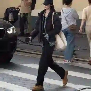 羽物 纯色短款立领保暖插肩宽松羽绒服 女款 黑色