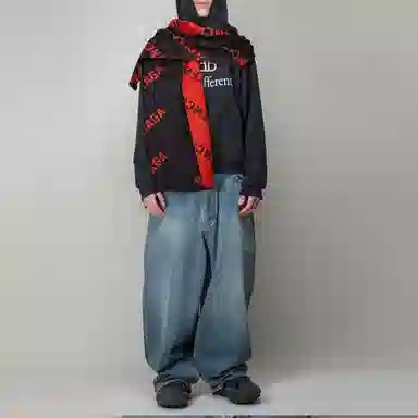 Balenciaga FW22 Be different 2B