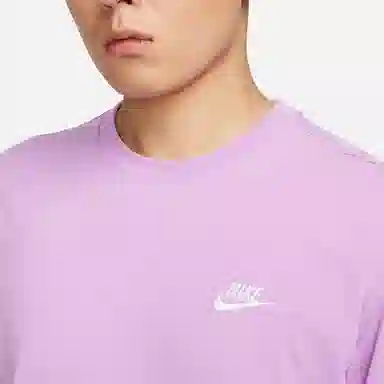 Nike Sportswear Club LogoT