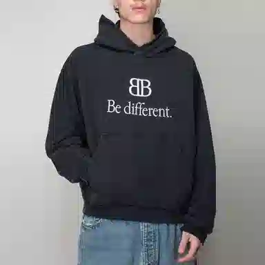 Balenciaga FW22 Be different 2B