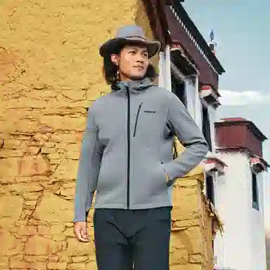 探路者 透湿防风户外运动登山徒步防泼水高弹舒适休闲软壳外套夹克 男款