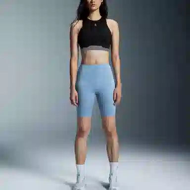 On Train 2-in-1 Crop logo