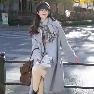 小镇姗姗 纯色单排扣长款大衣 女款