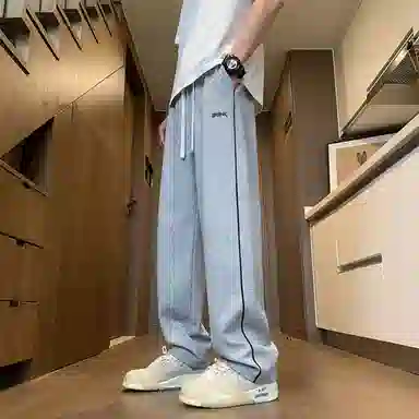 URBAN AUTHENTIC logo