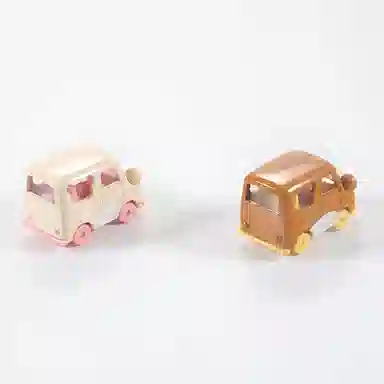 TAKARA TOMY