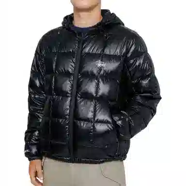 Stussy FW24 MIDWEIGHT HOODED PUFFER logo