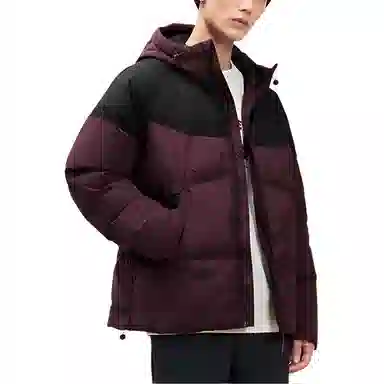 特步 运动生活系列篮球系列 拼接字母拉链连帽舒适透气百搭休闲羽绒服 男款 深菽红/正黑色
